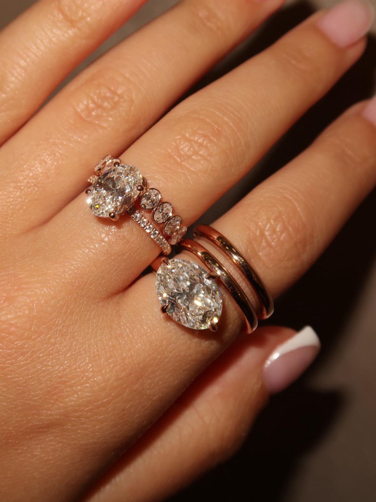 דוגמן עונד תכשיטים מעוצבים